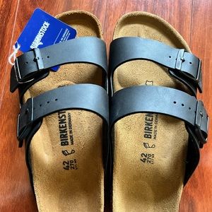 NWT Birkenstock size 42.